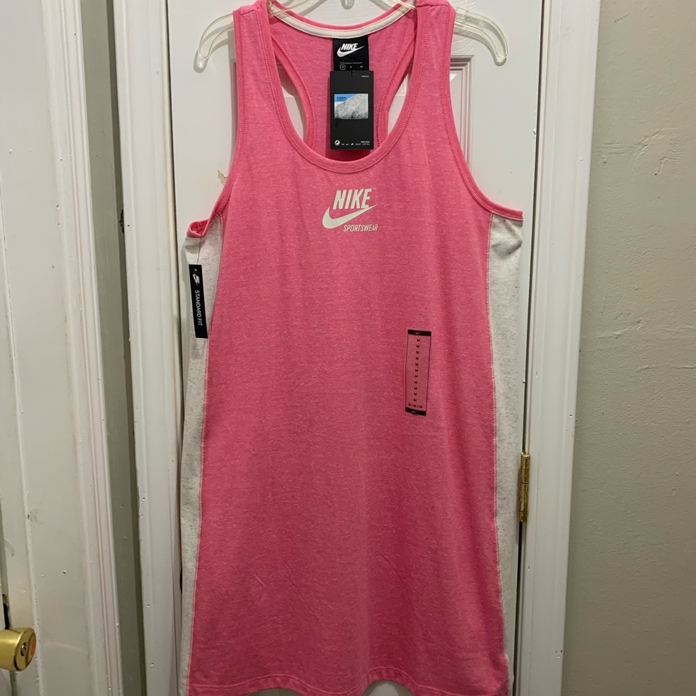 NIKE Sportswear pink dress. Size M. NWT.